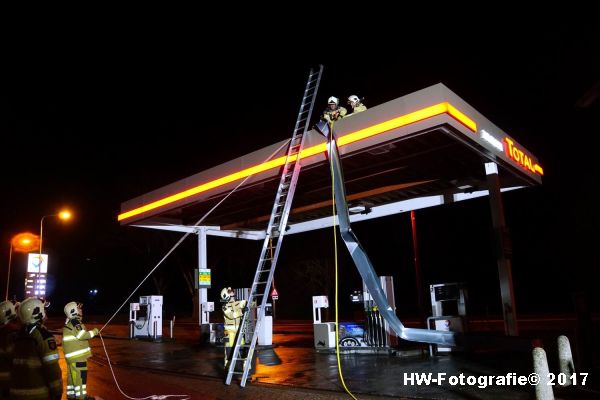 Henry-Wallinga©-Stormschade-Tankstation-Hasselt-10