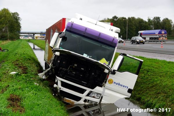 Henry-Wallinga©-Ongeval-Vrachtauto-Sloot-Staphorst-01