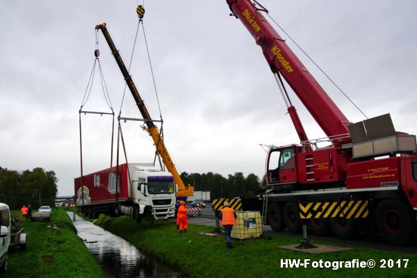 Henry-Wallinga©-Ongeval-Vrachtauto-Sloot-Staphorst-15