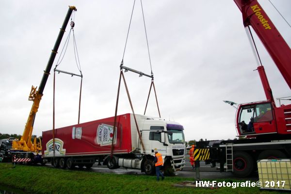 Henry-Wallinga©-Ongeval-Vrachtauto-Sloot-Staphorst-18
