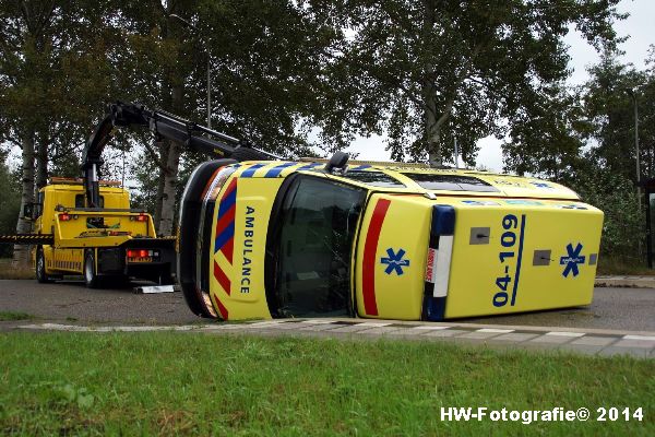 Henry-Wallinga©-Ambulance-Blauwe-Hand-01