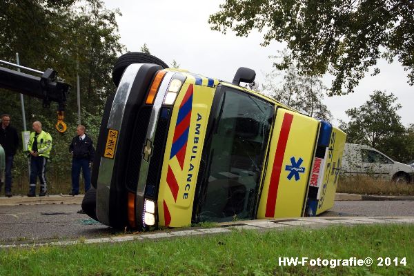 Henry-Wallinga©-Ambulance-Blauwe-Hand-02