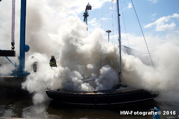 Henry-Wallinga©-Brand--Zeilboot-Kranerweerd-Zwartsluis-01