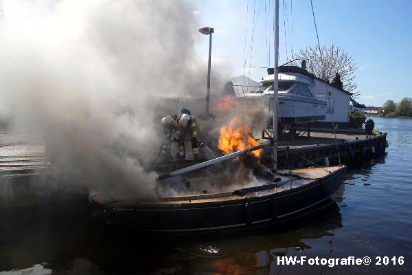 Henry-Wallinga©-Brand--Zeilboot-Kranerweerd-Zwartsluis-06