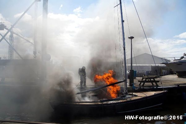 Henry-Wallinga©-Brand--Zeilboot-Kranerweerd-Zwartsluis-09