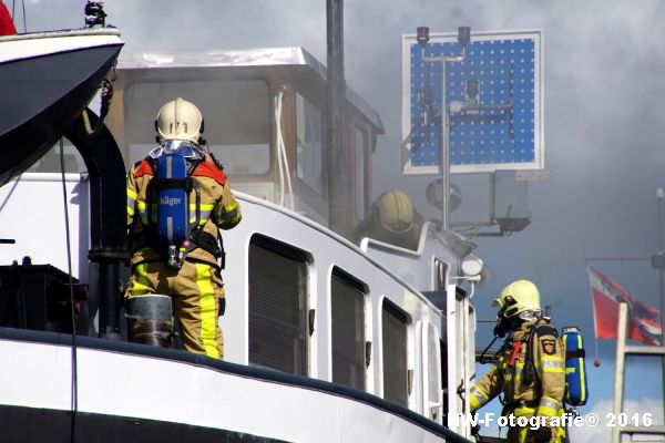 Henry-Wallinga©-Scheepsbrand-Geertman-Zwartsluis-04