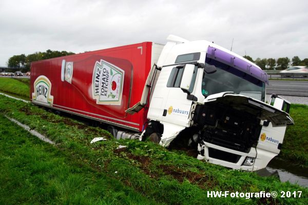 Henry-Wallinga©-Ongeval-Vrachtauto-Sloot-Staphorst-02