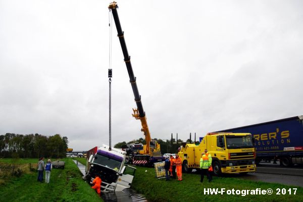 Henry-Wallinga©-Ongeval-Vrachtauto-Sloot-Staphorst-09