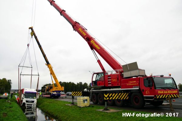 Henry-Wallinga©-Ongeval-Vrachtauto-Sloot-Staphorst-13