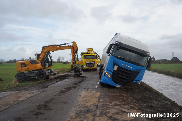 Henry-Wallinga©-Vrachtwagen-Berm-Stadsweg-Hasselt-02