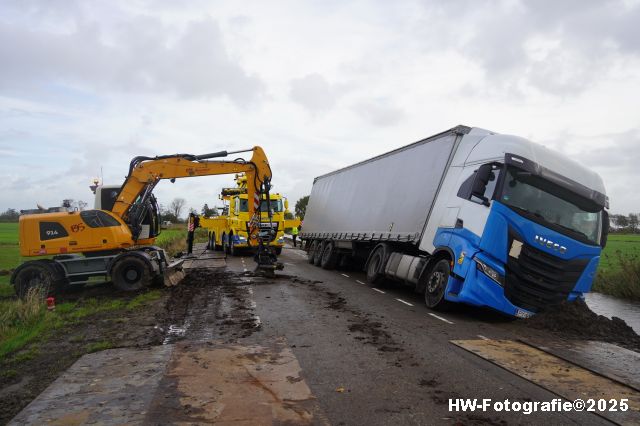 Henry-Wallinga©-Vrachtwagen-Berm-Stadsweg-Hasselt-03