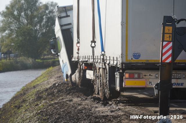 Henry-Wallinga©-Vrachtwagen-Berm-Stadsweg-Hasselt-13