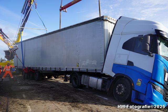 Henry-Wallinga©-Vrachtwagen-Berm-Stadsweg-Hasselt-14