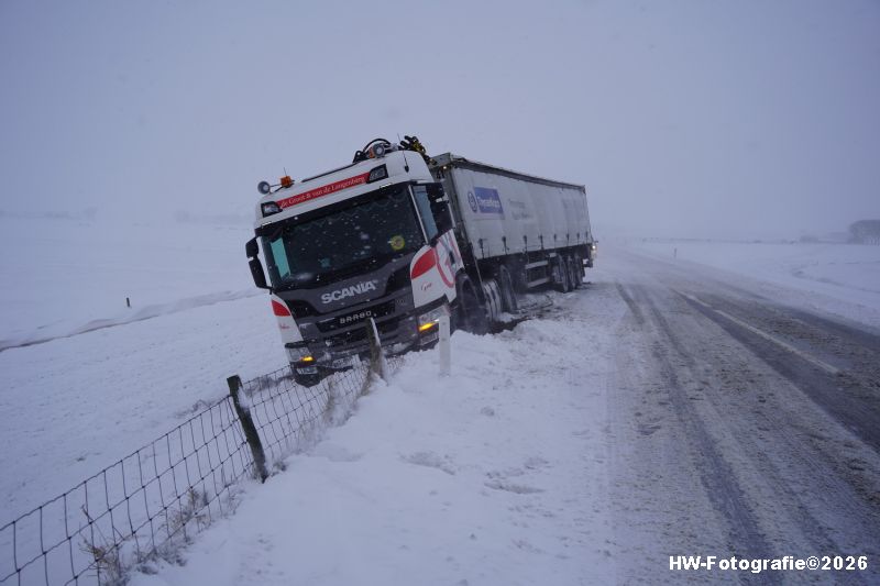 Henry-Wallinga©-Ongeval-Vrachtwagen-Sneeuw-Kamperzeedijk-Genemuiden-02