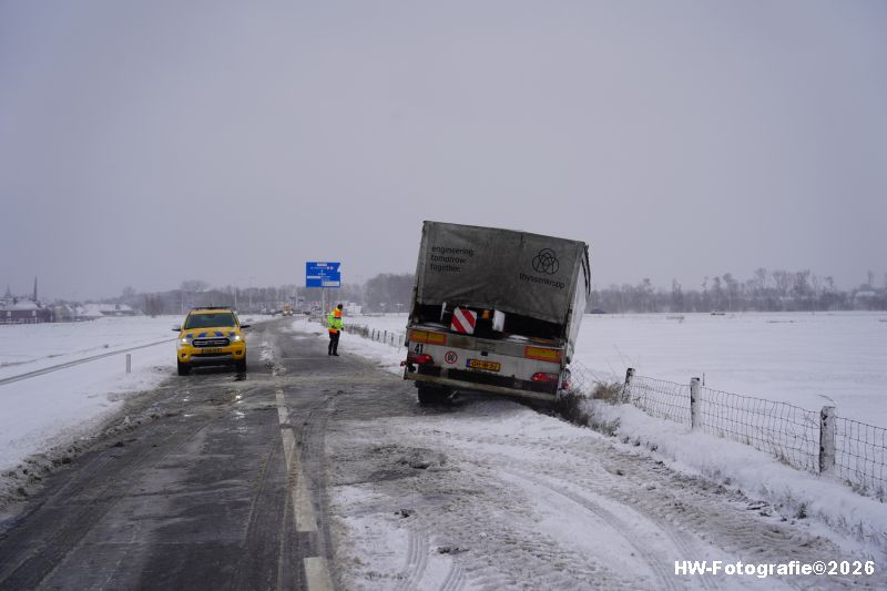 Henry-Wallinga©-Ongeval-Vrachtwagen-Sneeuw-Kamperzeedijk-Genemuiden-11