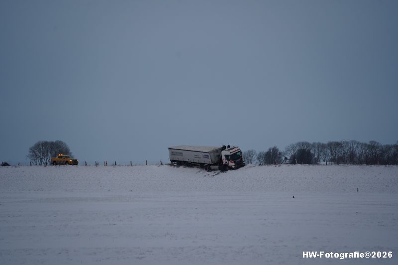 Henry-Wallinga©-Ongeval-Vrachtwagen-Sneeuw-Kamperzeedijk-Genemuiden-12