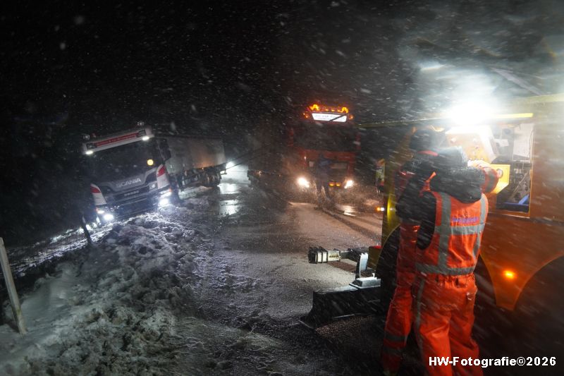 Henry-Wallinga©-Ongeval-Vrachtwagen-Sneeuw-Kamperzeedijk-Genemuiden-21