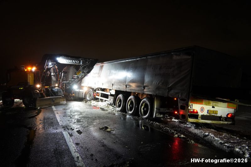 Henry-Wallinga©-Ongeval-Vrachtwagen-Sneeuw-Kamperzeedijk-Genemuiden-27